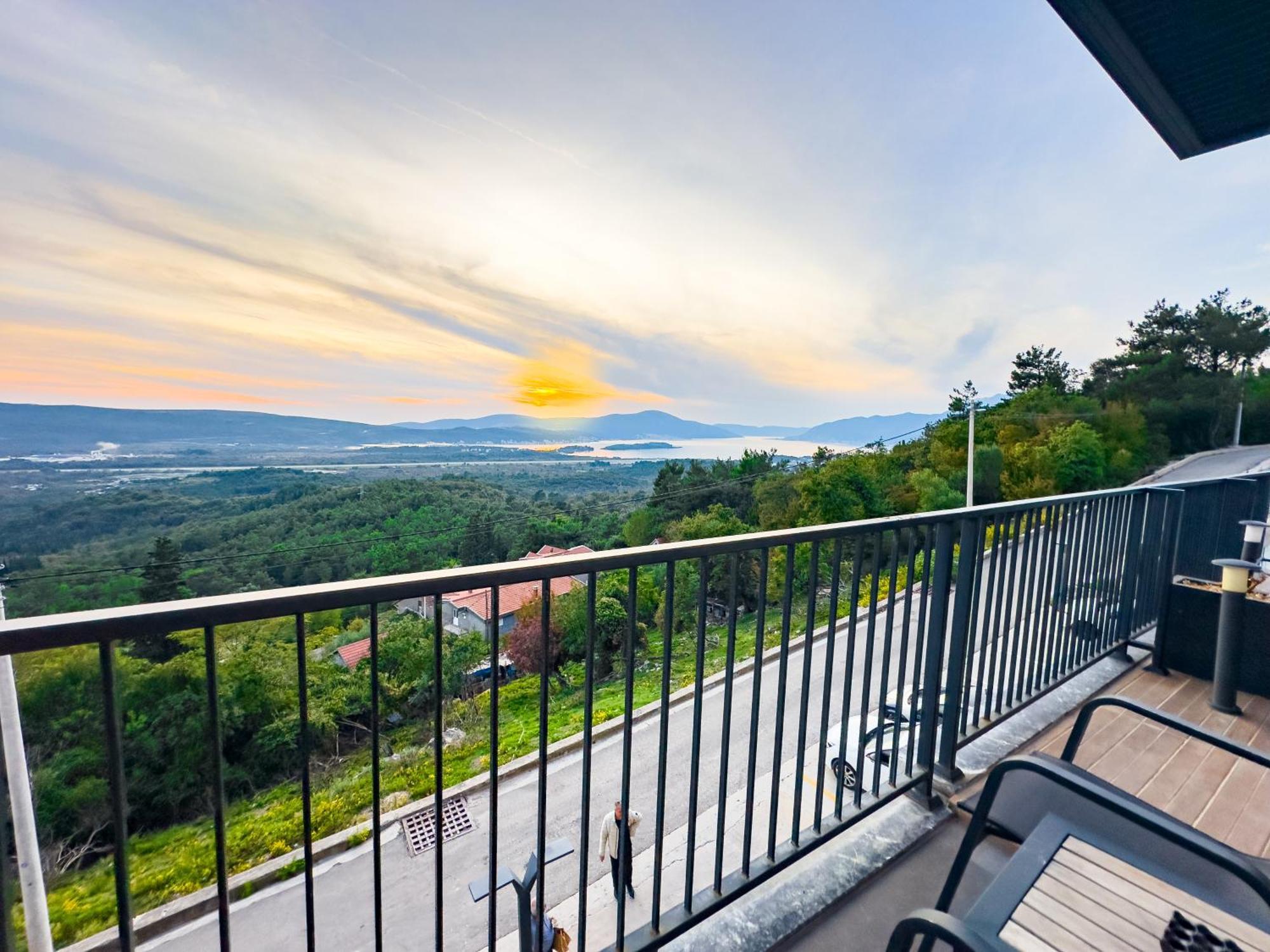 Bayview Hills Luxury Residences Tivat Exterior photo
